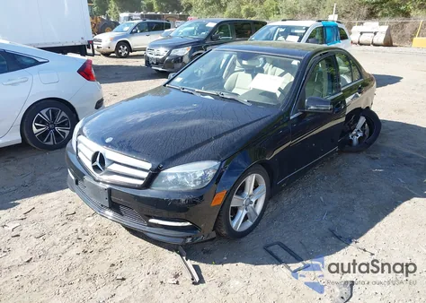 2011 Mercedes-Benz C 300 Luxury 4Matic/Sport 4Matic из США, поврежденный, VIN WDDGF8BB3BR157844
